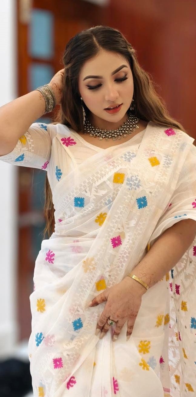 প্রিমিয়াম কোয়ালিটির জামদানী মোটিভ হাফ সিল্ক স্কিন প্রিন্ট শাড়ি + ব্লাউজ পিচ সহ (code-39) - Image 4